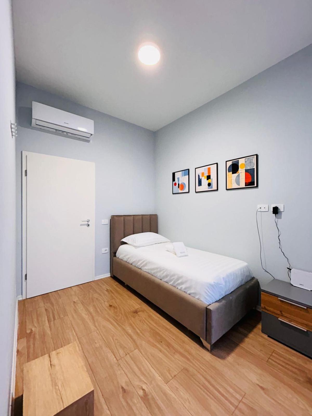 Picasso Apartment Тирана Екстериор снимка