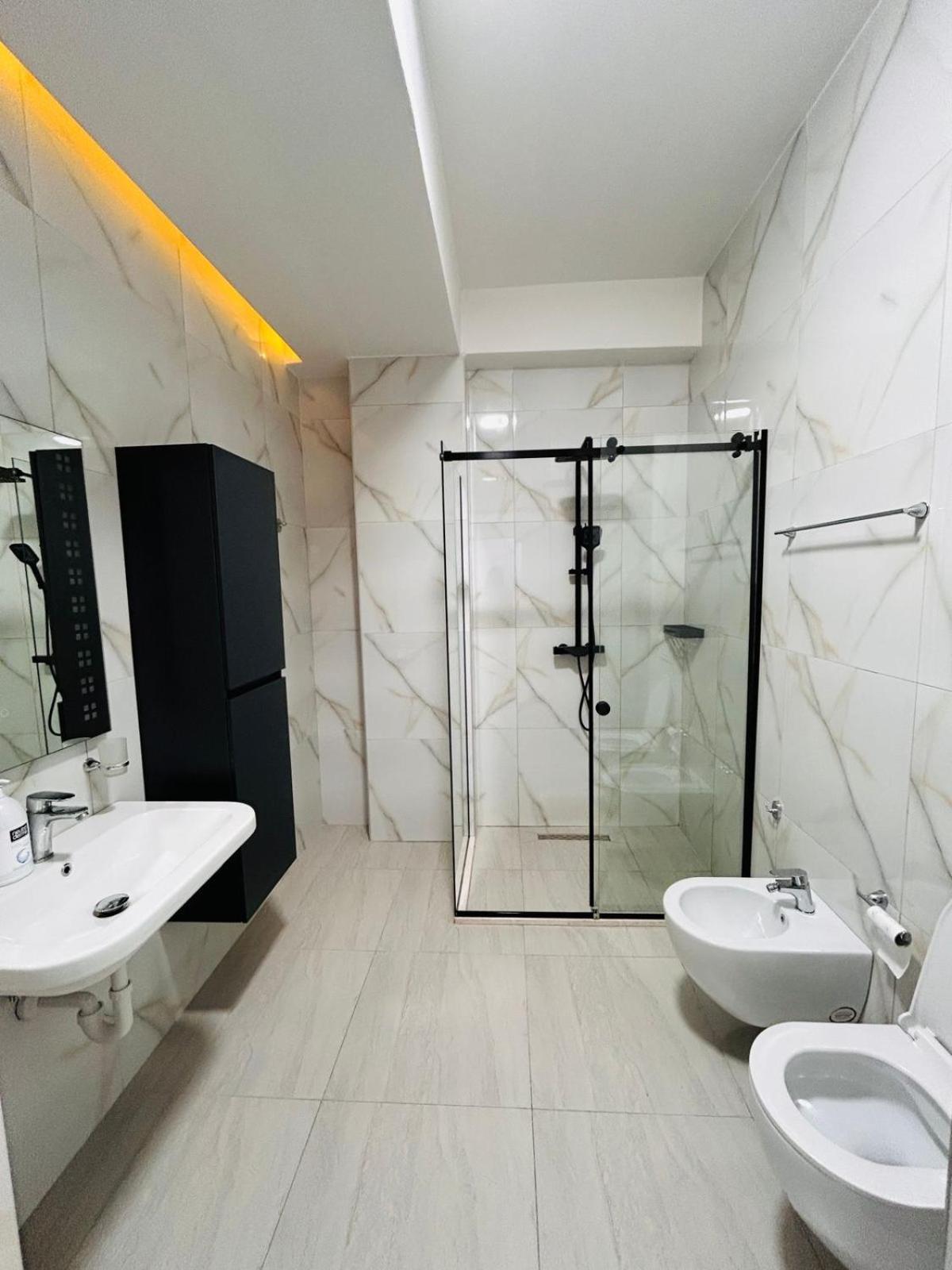 Picasso Apartment Тирана Екстериор снимка