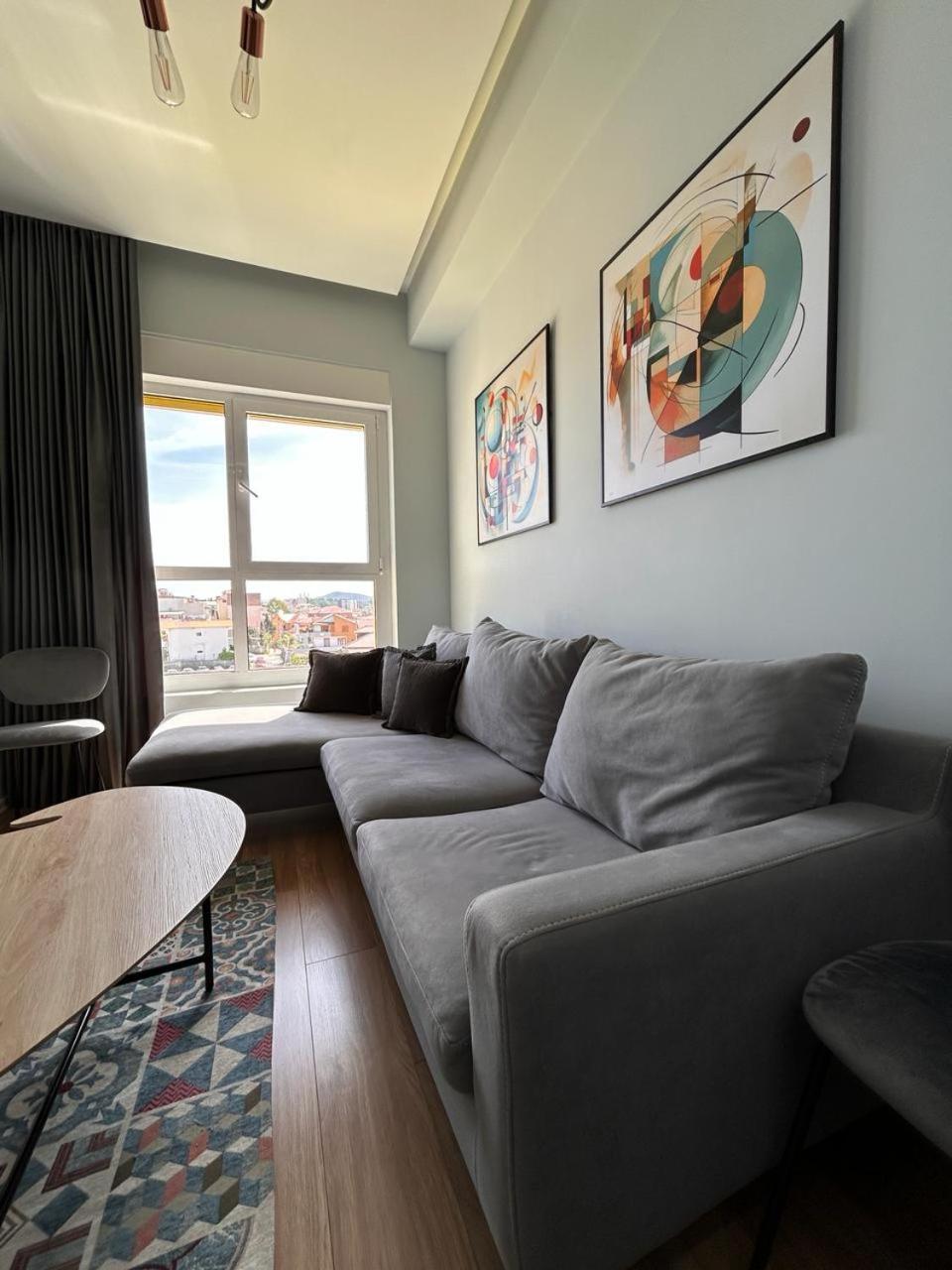 Picasso Apartment Тирана Екстериор снимка
