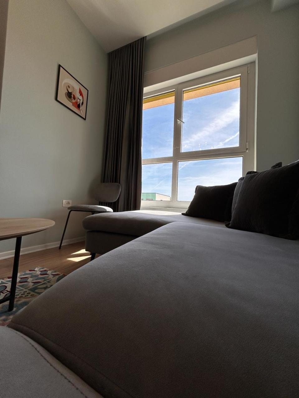 Picasso Apartment Тирана Екстериор снимка