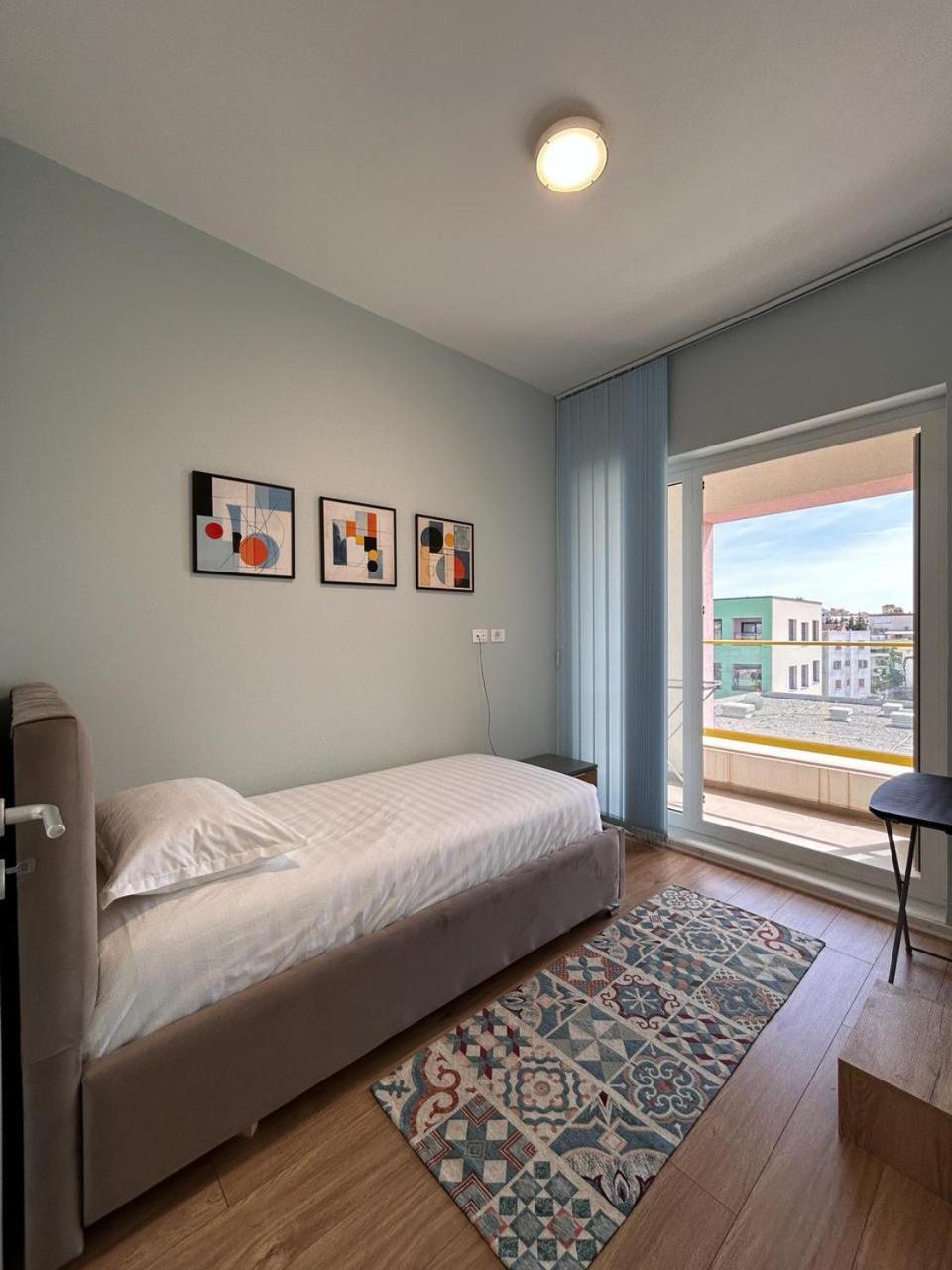 Picasso Apartment Тирана Екстериор снимка