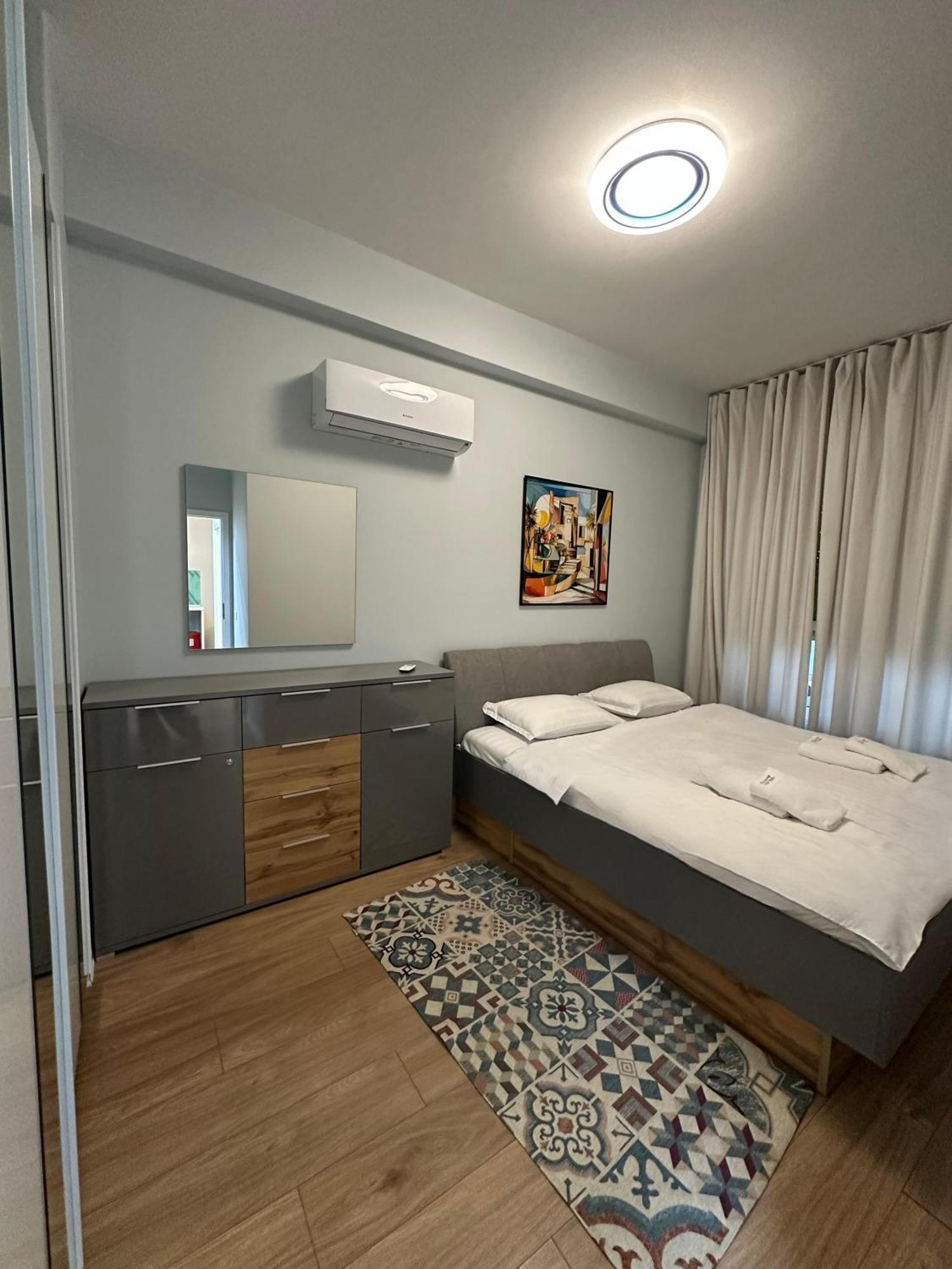 Picasso Apartment Тирана Екстериор снимка
