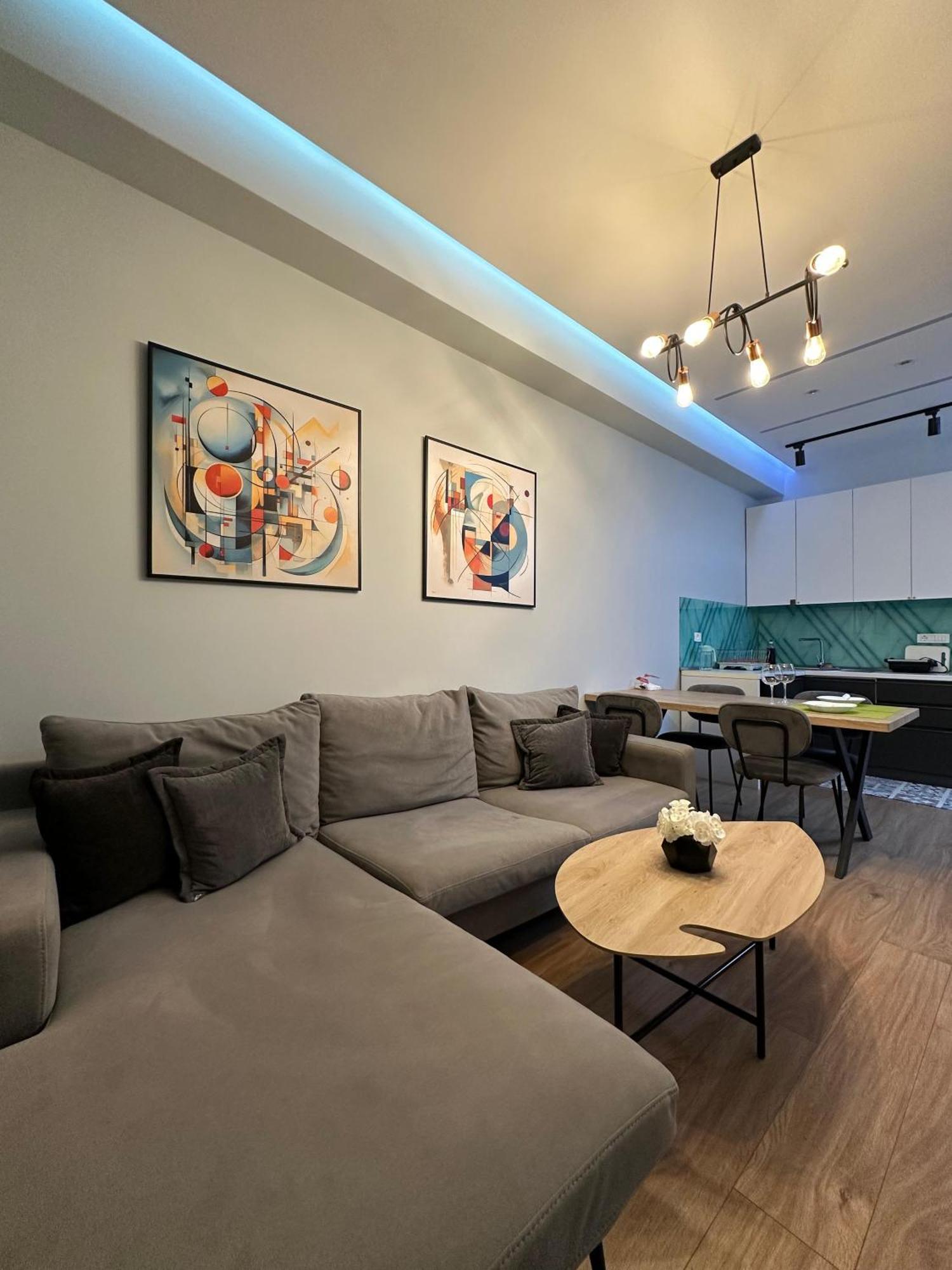Picasso Apartment Тирана Екстериор снимка